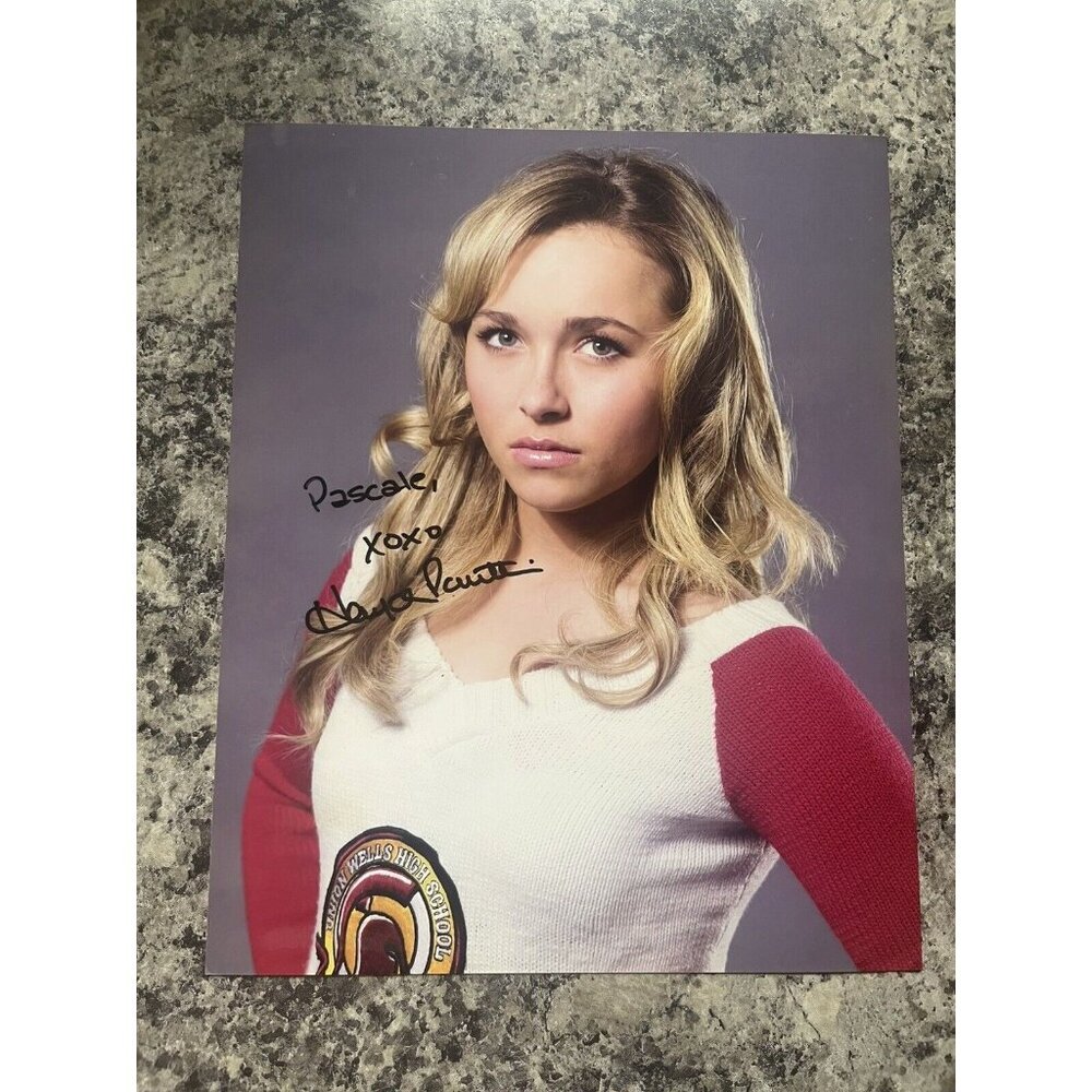 Hayden Panettiere (Heroes “Claire”) 8x10 authentic signed photo